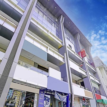 Hotel O Nova Rooms 苏拉特 外观 照片