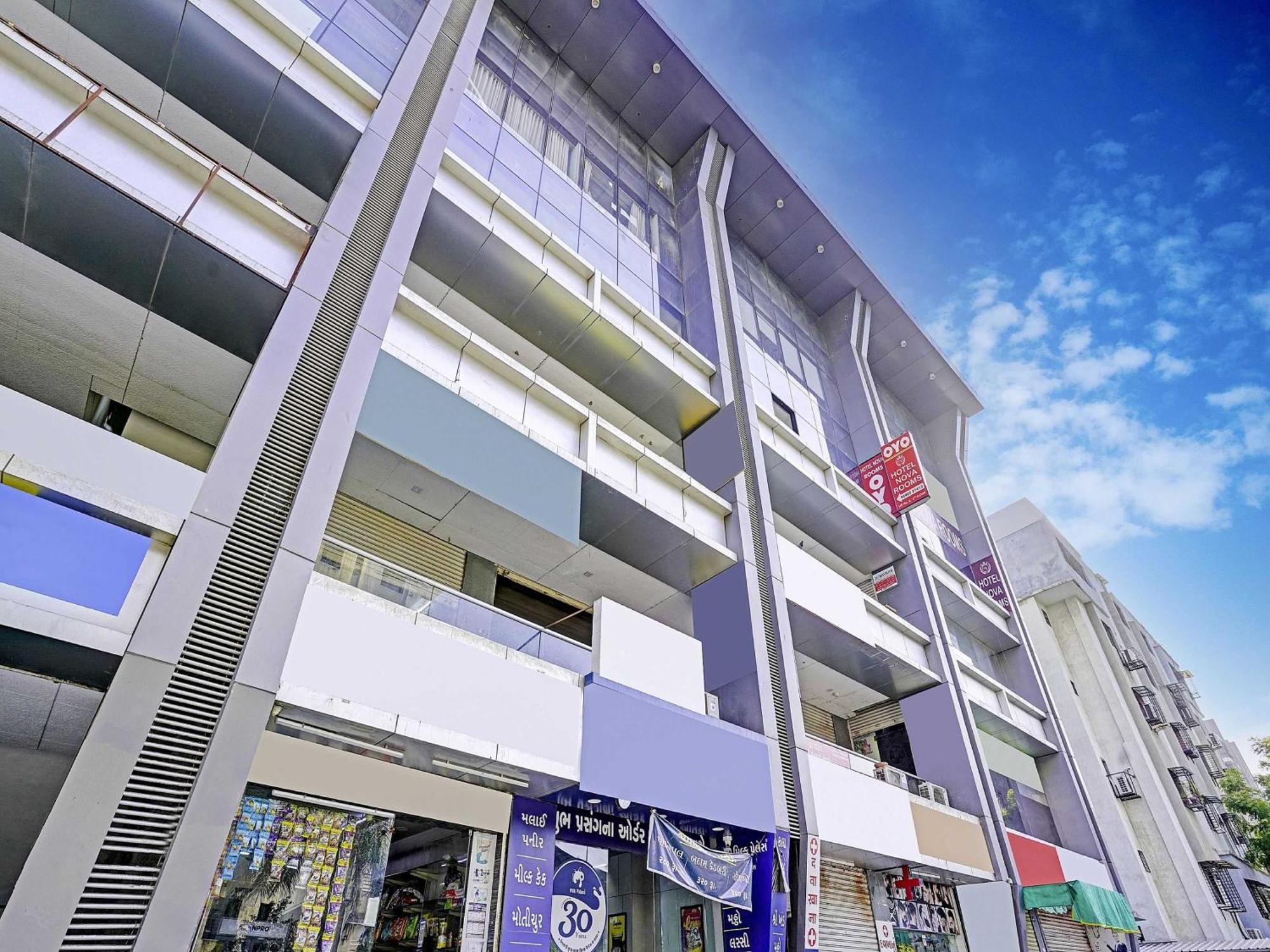 Hotel O Nova Rooms 苏拉特 外观 照片