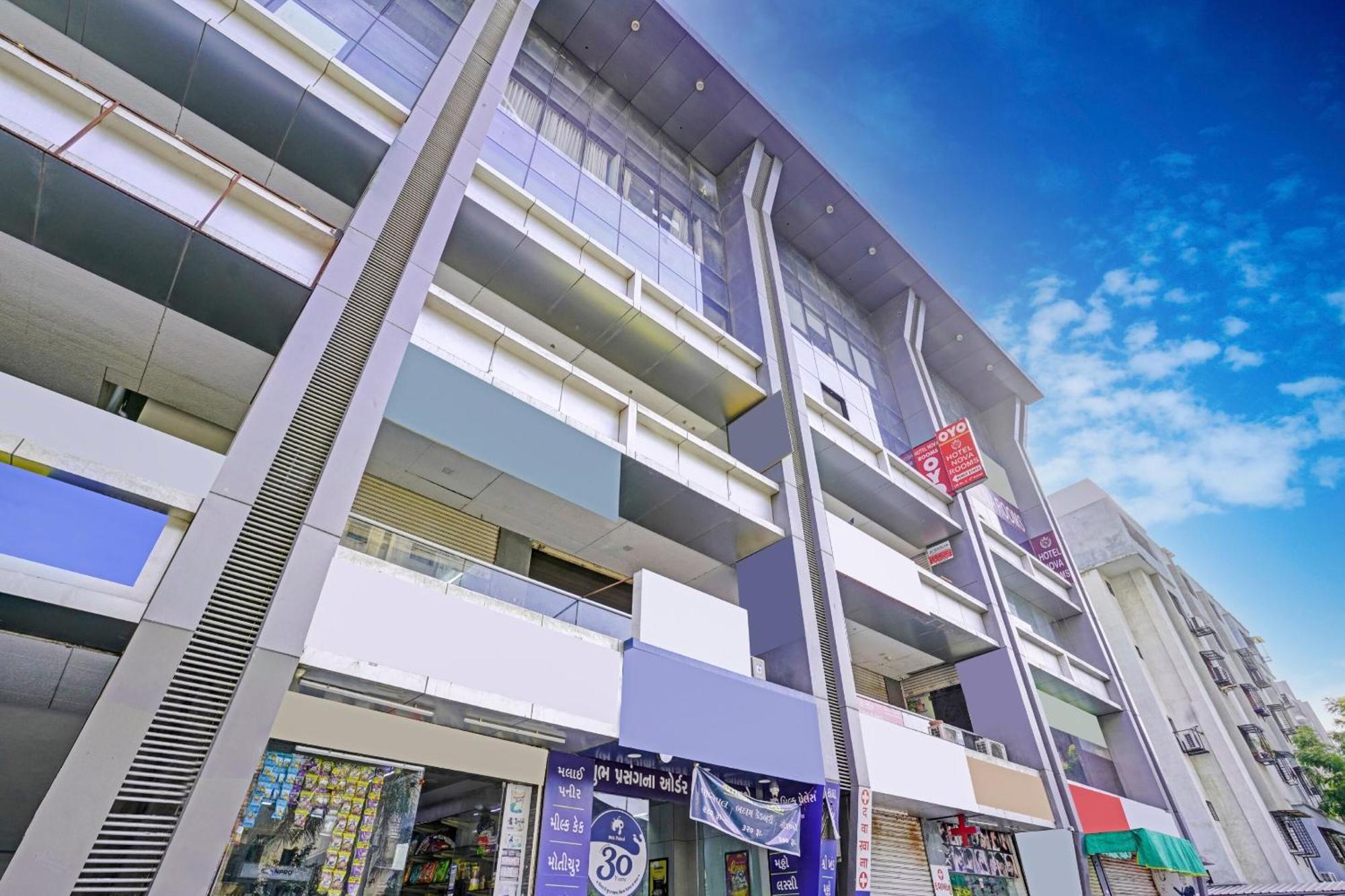 Hotel O Nova Rooms 苏拉特 外观 照片