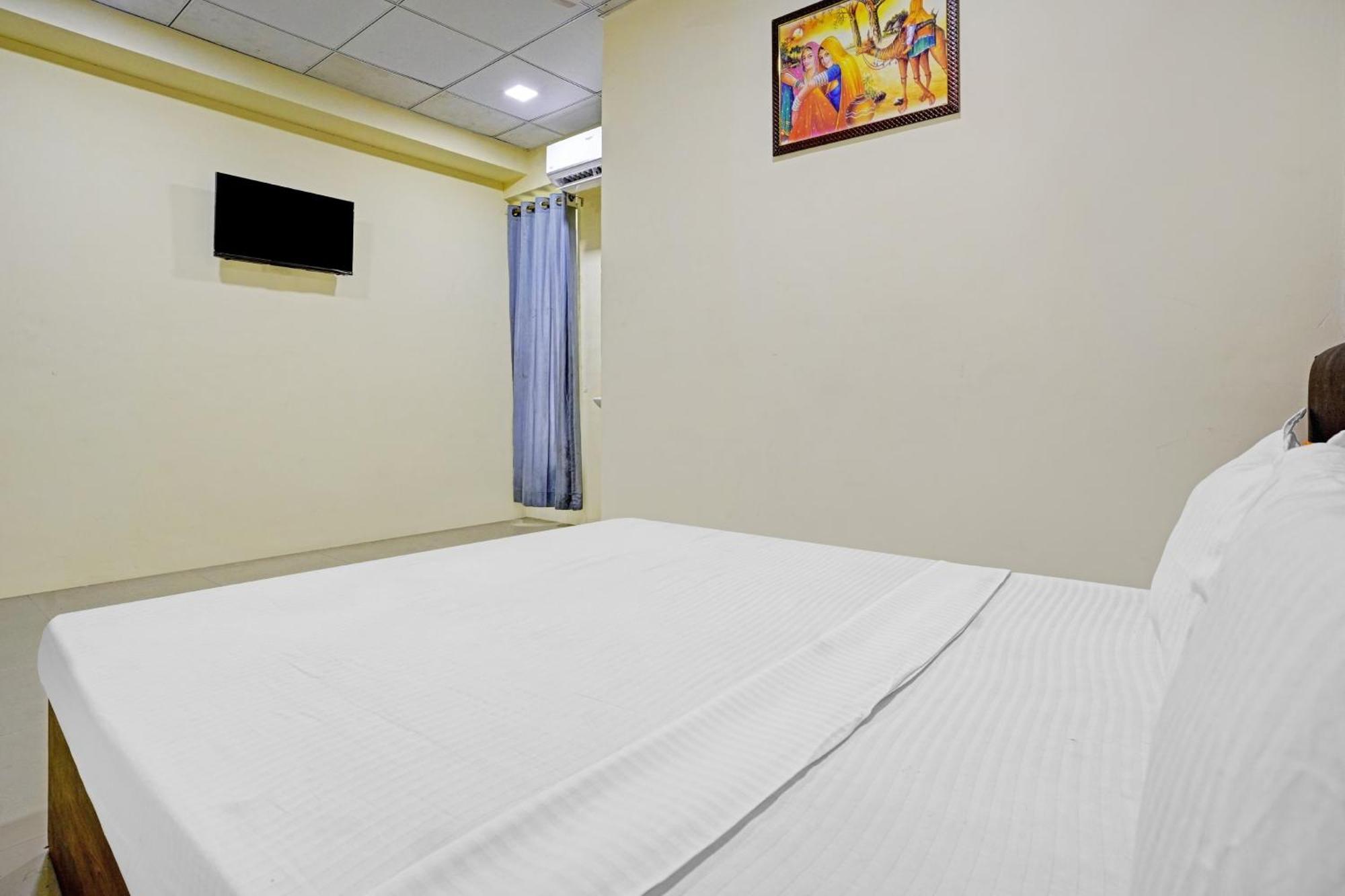 Hotel O Nova Rooms 苏拉特 外观 照片