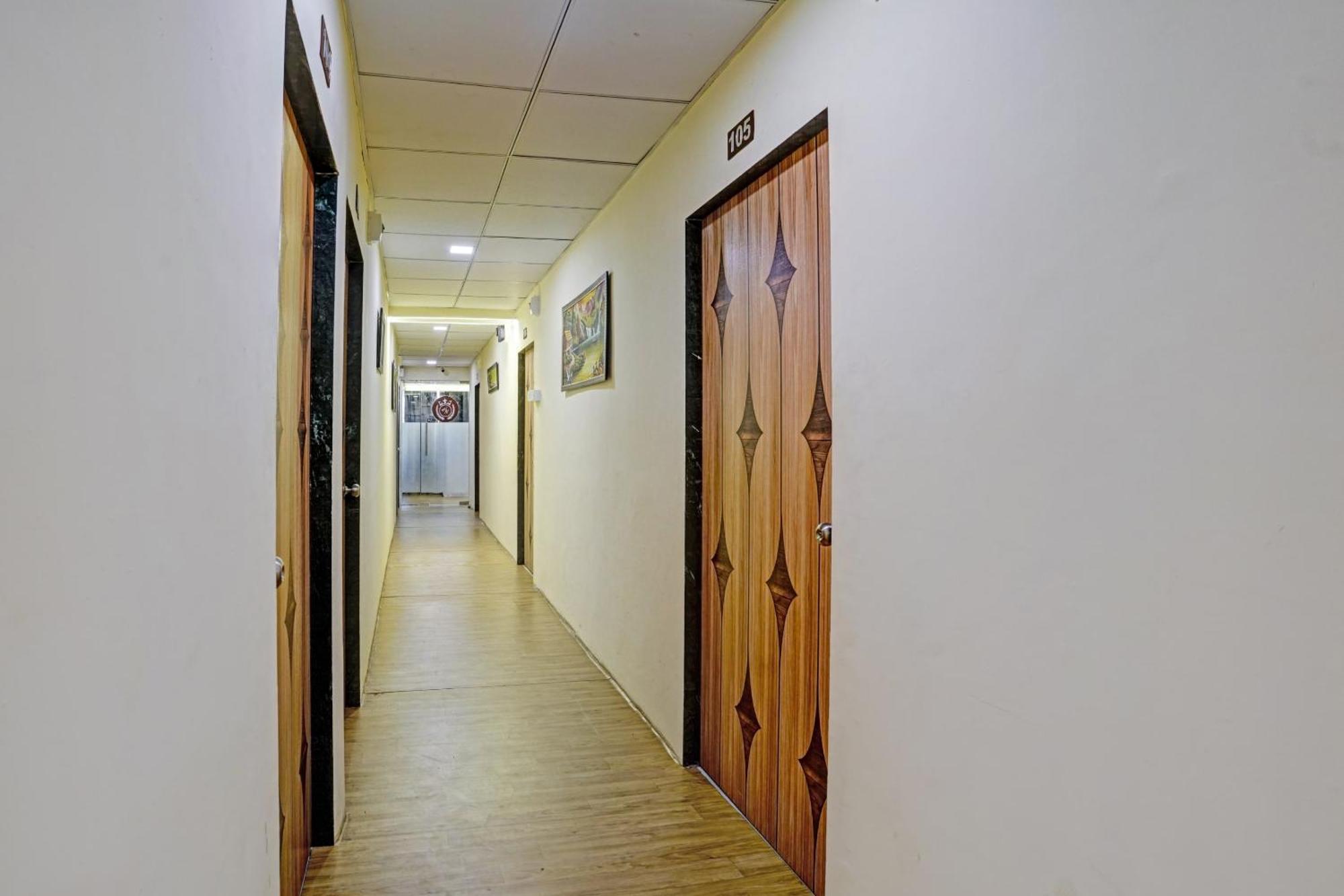 Hotel O Nova Rooms 苏拉特 外观 照片
