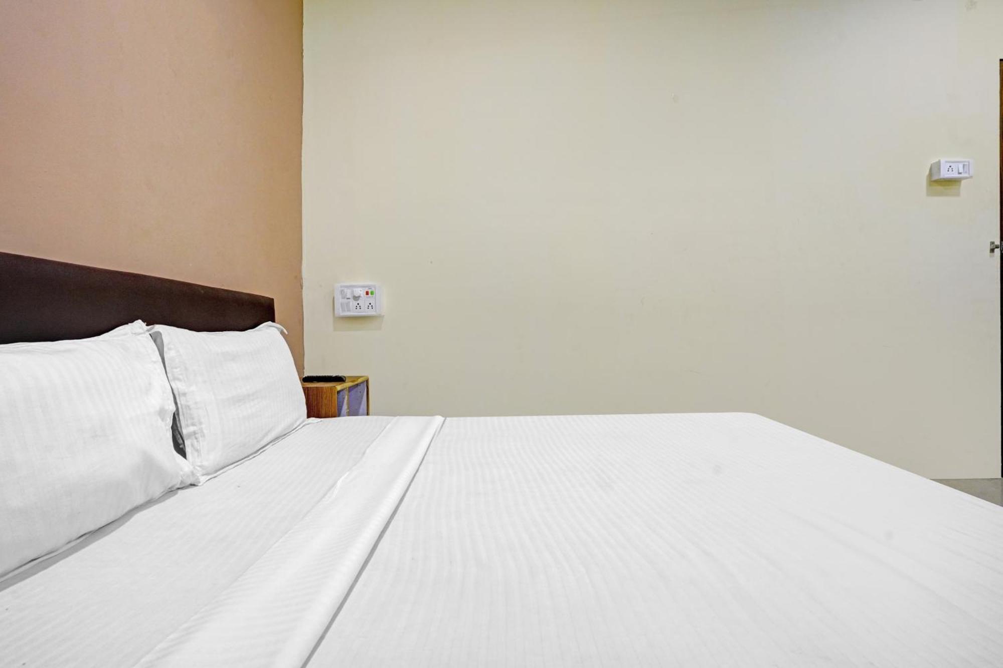 Hotel O Nova Rooms 苏拉特 外观 照片